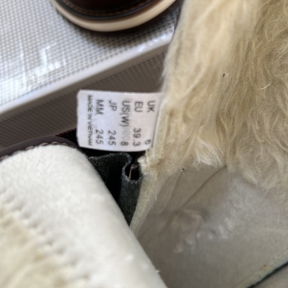 NIB! Helly Hansen SZ 8 coffee bean suede boots with faux fur lining. - Picture 7 of 12